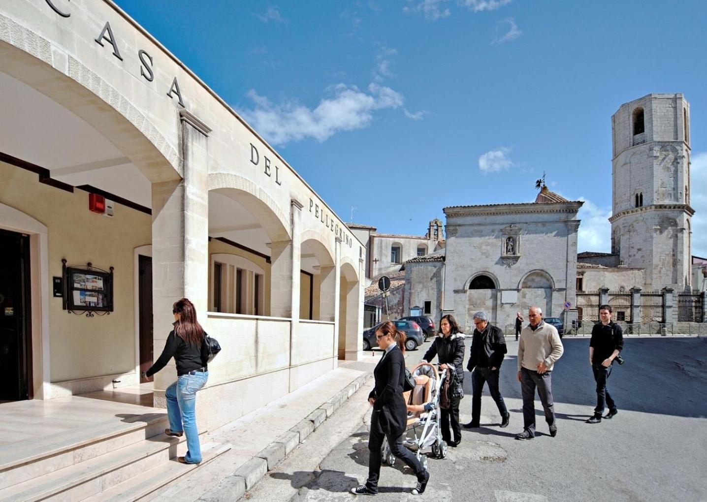 Albergo Casa Del Pellegrino Monte Sant'Angelo Eksteriør billede