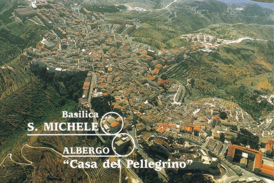Albergo Casa Del Pellegrino Monte Sant'Angelo Eksteriør billede