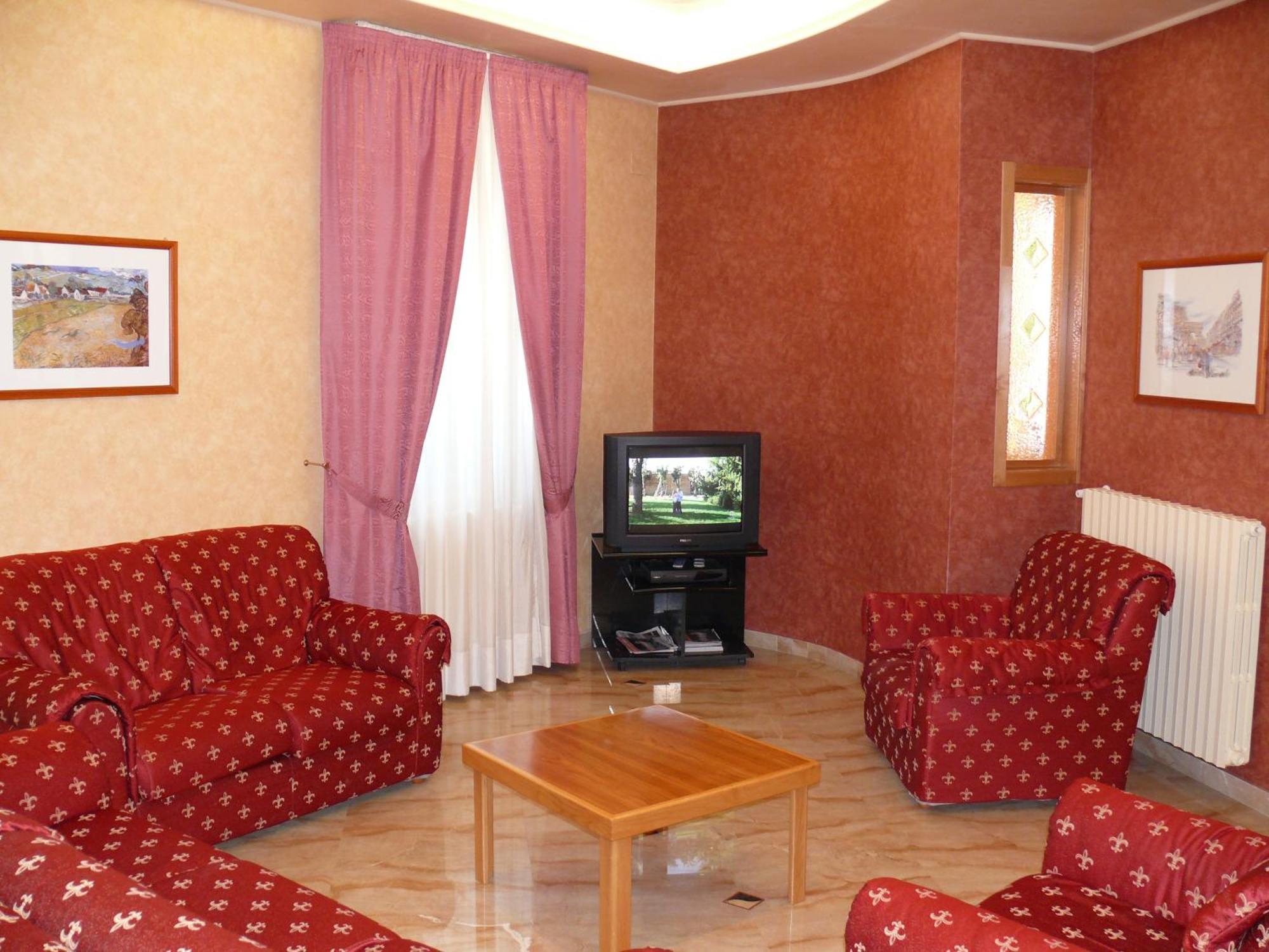 Albergo Casa Del Pellegrino Monte Sant'Angelo Eksteriør billede
